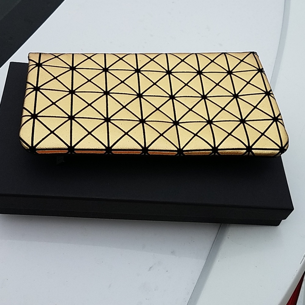 Foldable clutch purse
